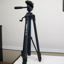 Load image into Gallery viewer, Velbon DF60 Tripod
